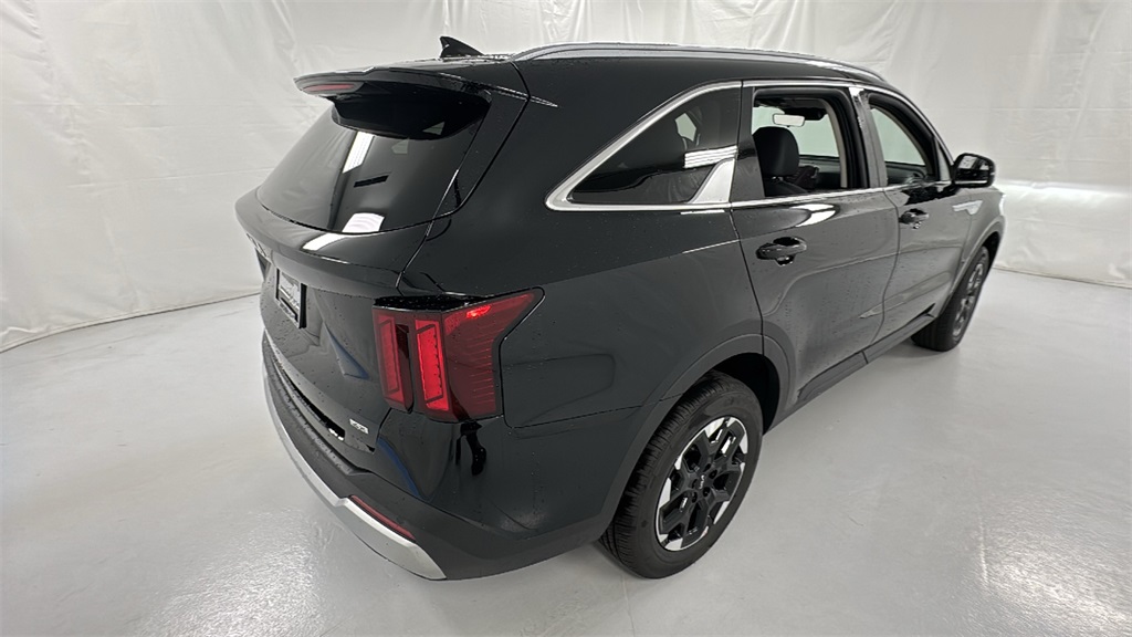 2025 Kia Sorento S photo 3