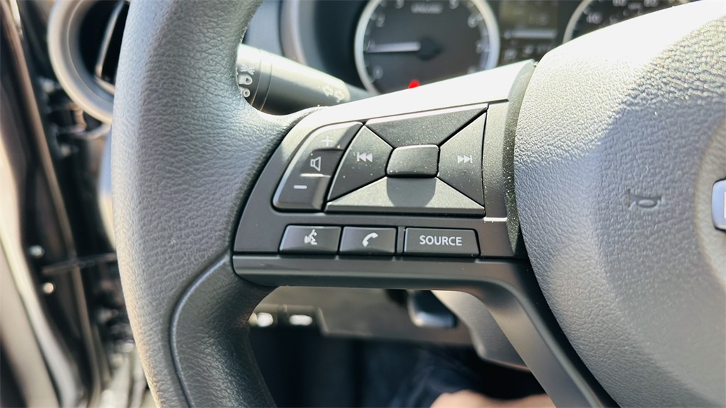 2025 Nissan Kicks Play S photo 14