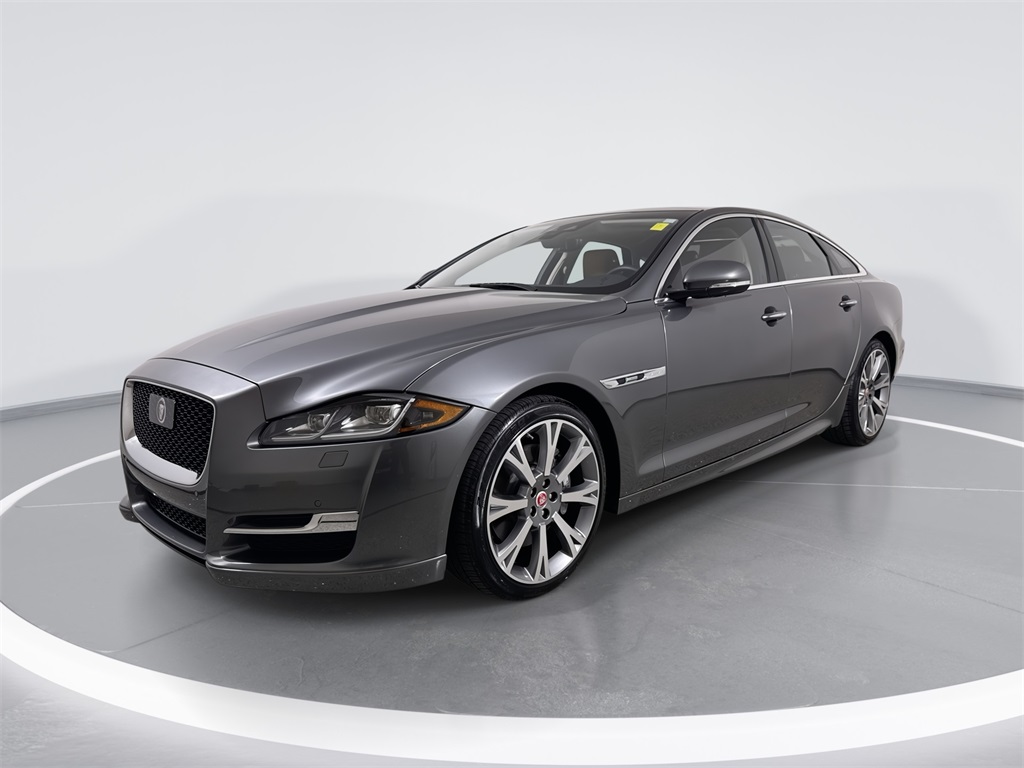 2019 Jaguar XJ R-Sport's photo