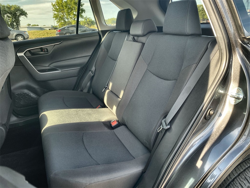 2022 Toyota RAV4 LE photo 23