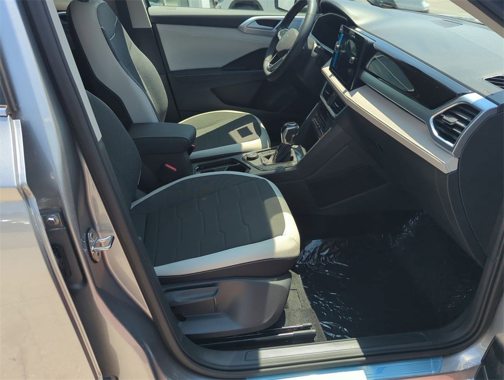 2025 Volkswagen Taos SE photo 22