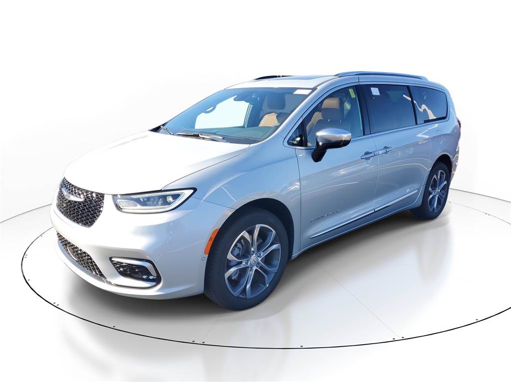 2026 Chrysler Pacifica Pinnacle photo 2