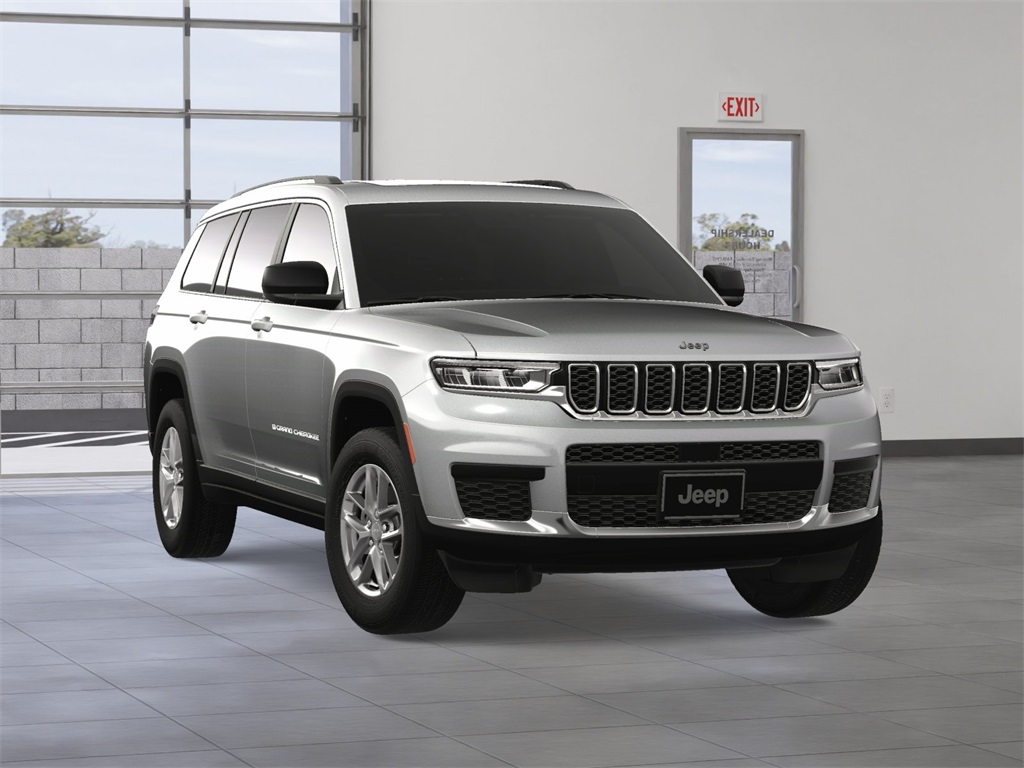 2025 Jeep Grand Cherokee Laredo photo 5