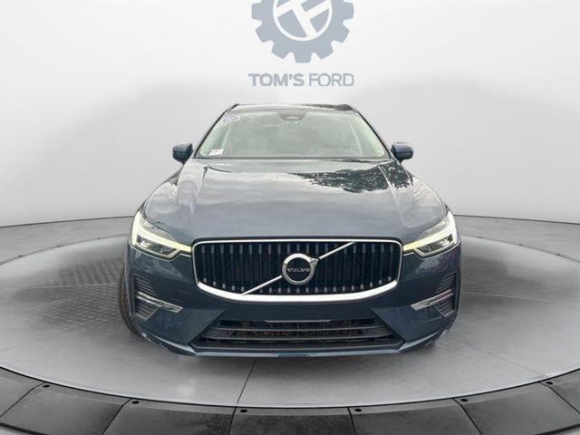 2022 Volvo XC60 B5 Momentum photo 3