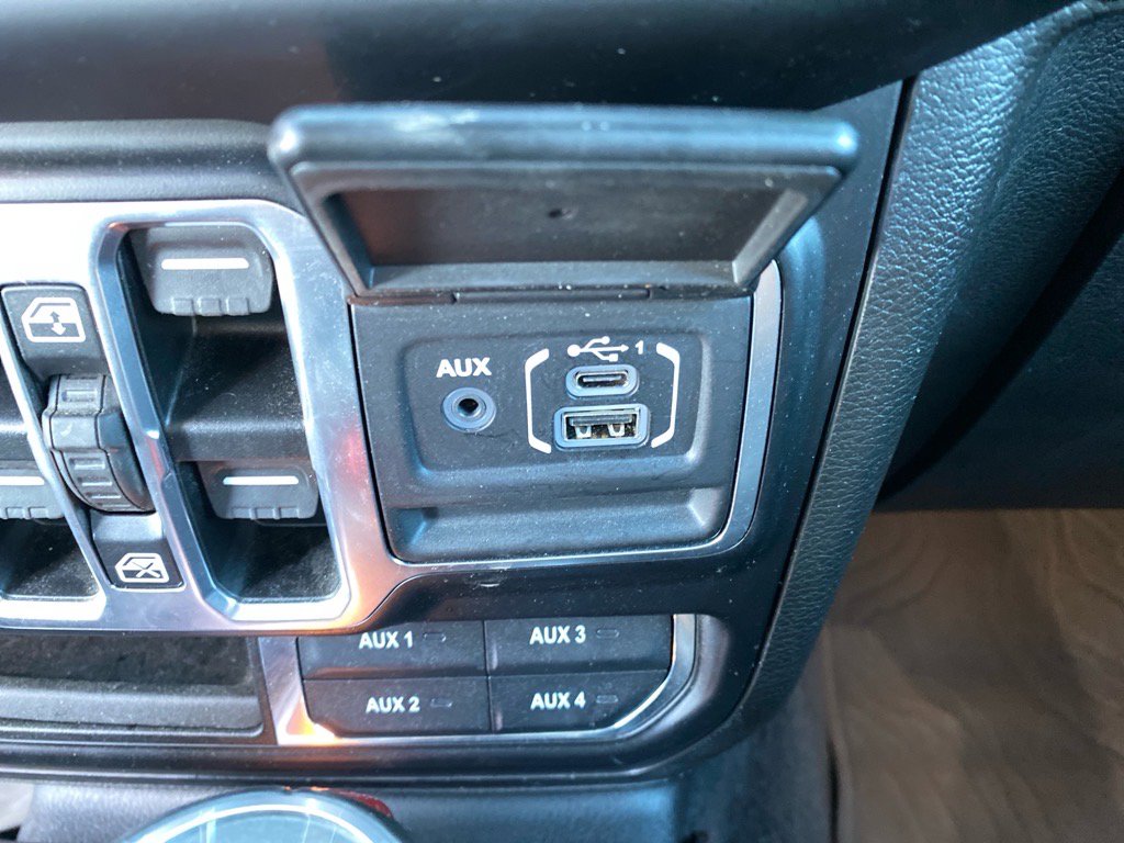 2021 Jeep Wrangler Unlimited Sahara photo 12