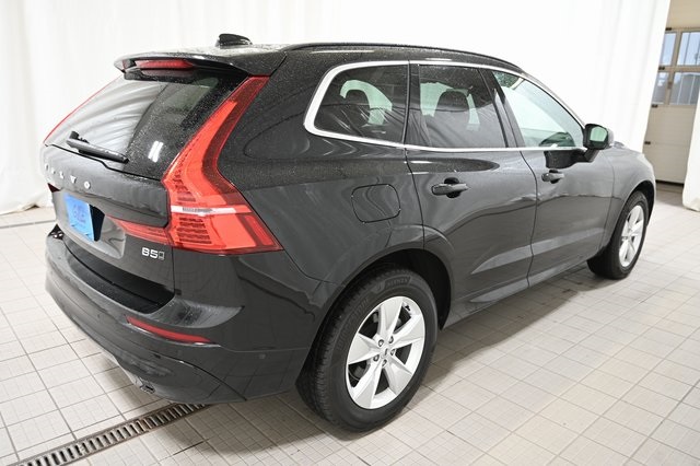 2022 Volvo XC60 B5 Momentum photo 4