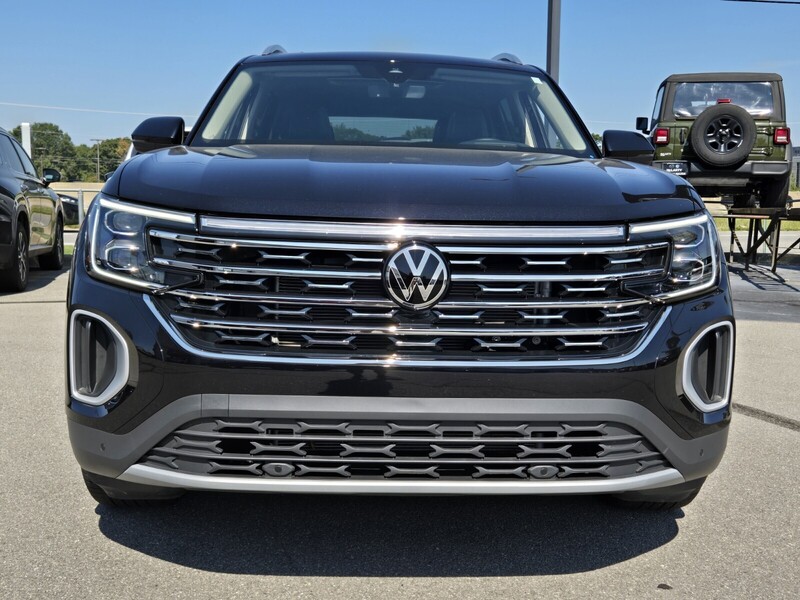 2025 Volkswagen Atlas SEL photo 2