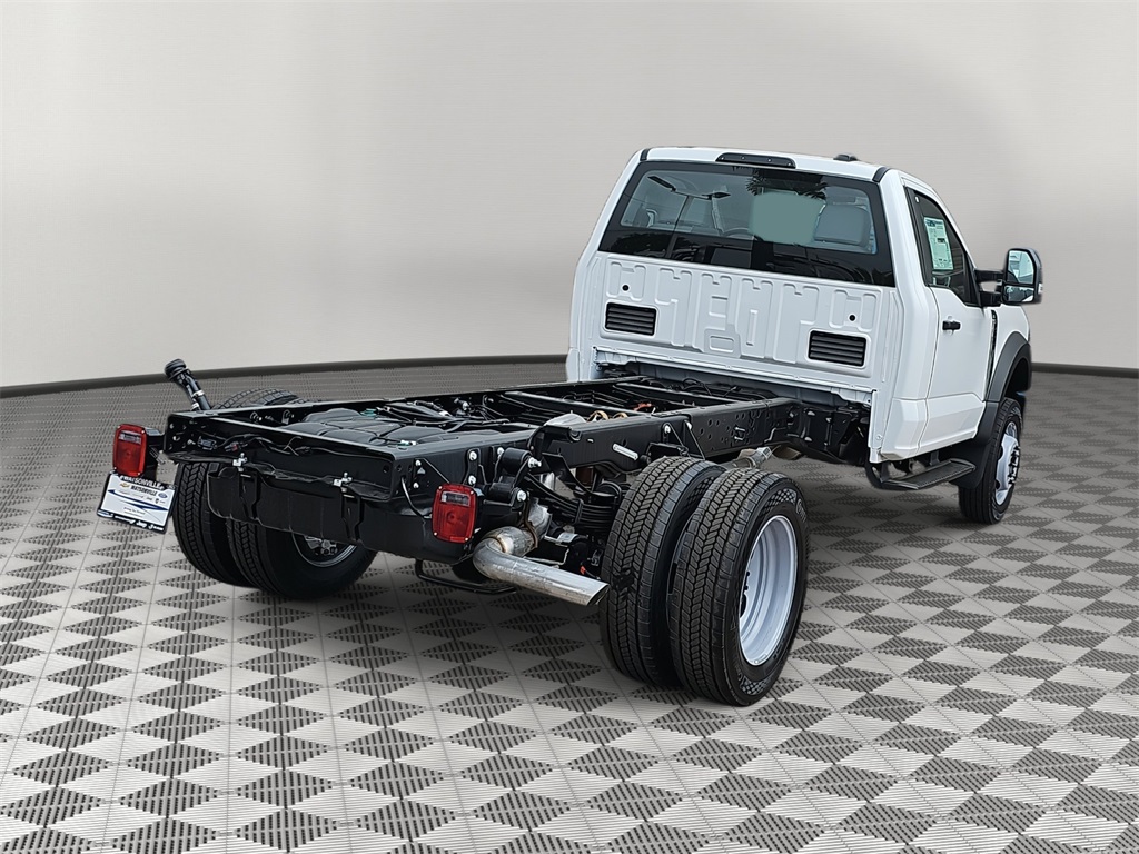 2025 Ford F-550 XL photo 2