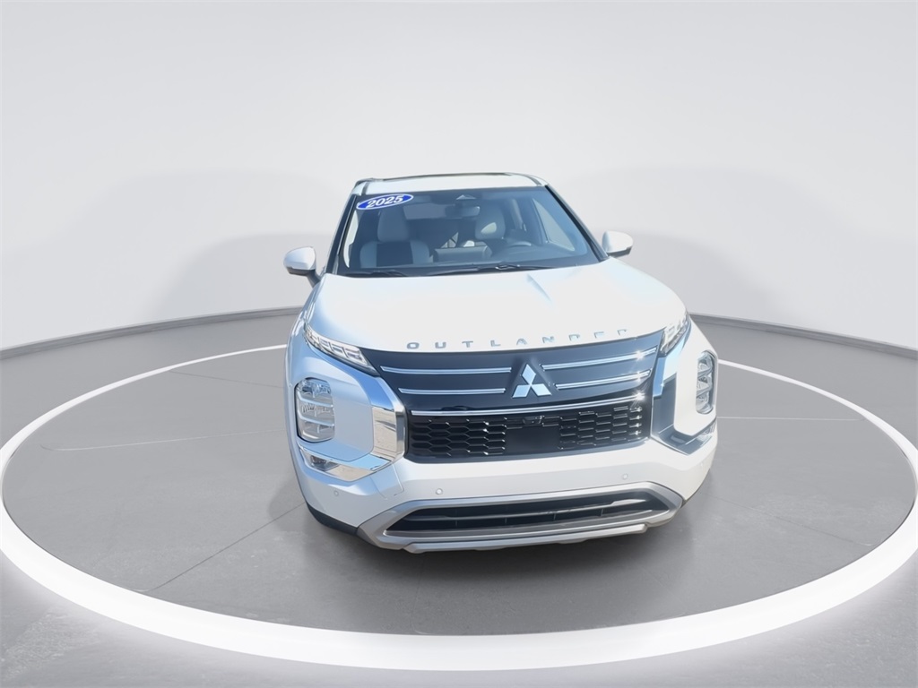 2025 Mitsubishi Outlander SE photo 3