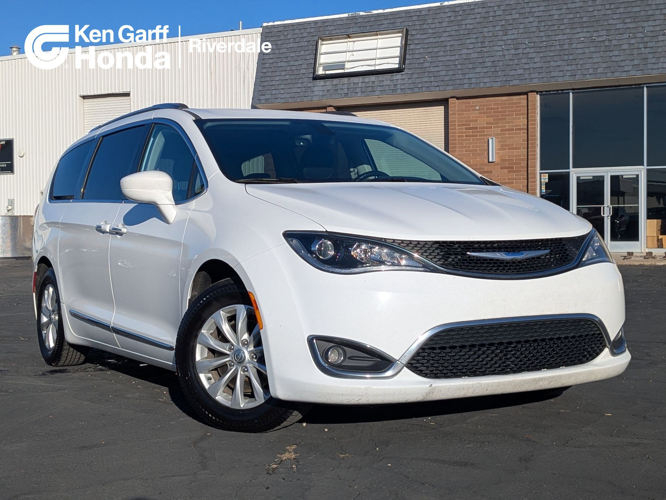 2018 Chrysler Pacifica Touring L Plus's photo