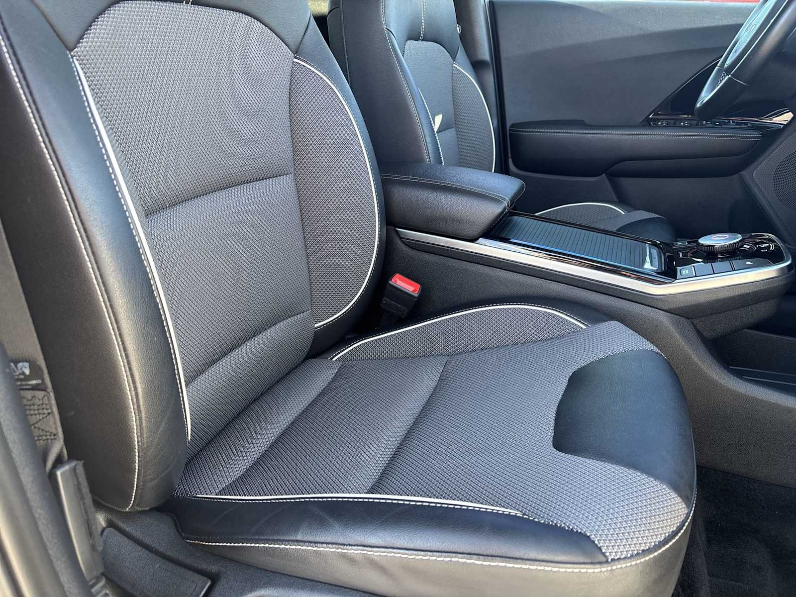 2022 Kia Niro EV S photo 18