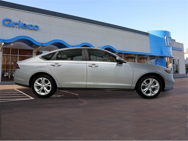 2025 Honda Accord LX photo 6