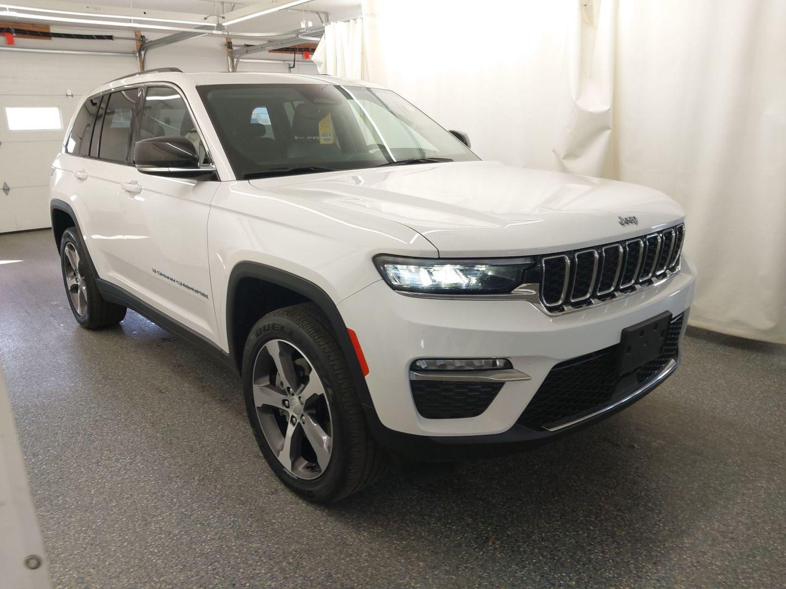 2023 Jeep Cherokee 4xe photo 3