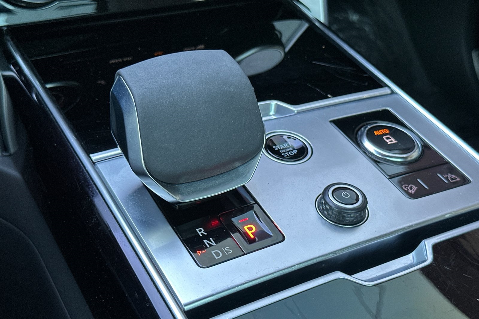 2023 Land Rover Range Rover SE photo 24