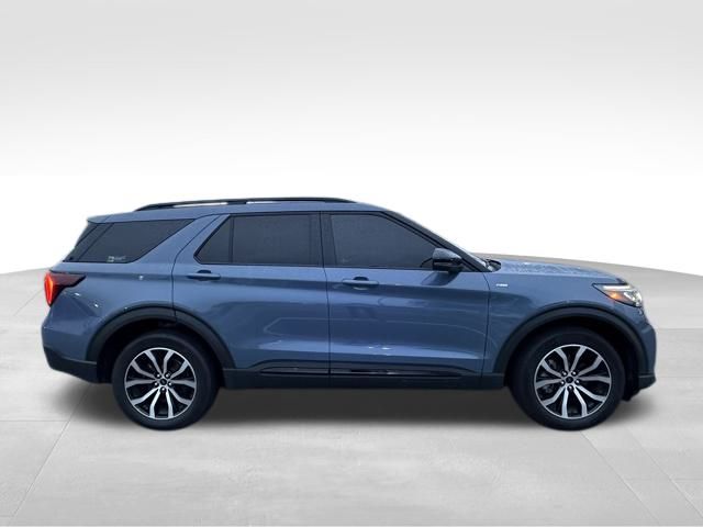 2025 Ford Explorer ST-Line photo 4