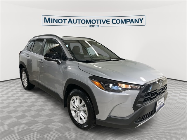 2026 Toyota Corolla Cross LE's photo