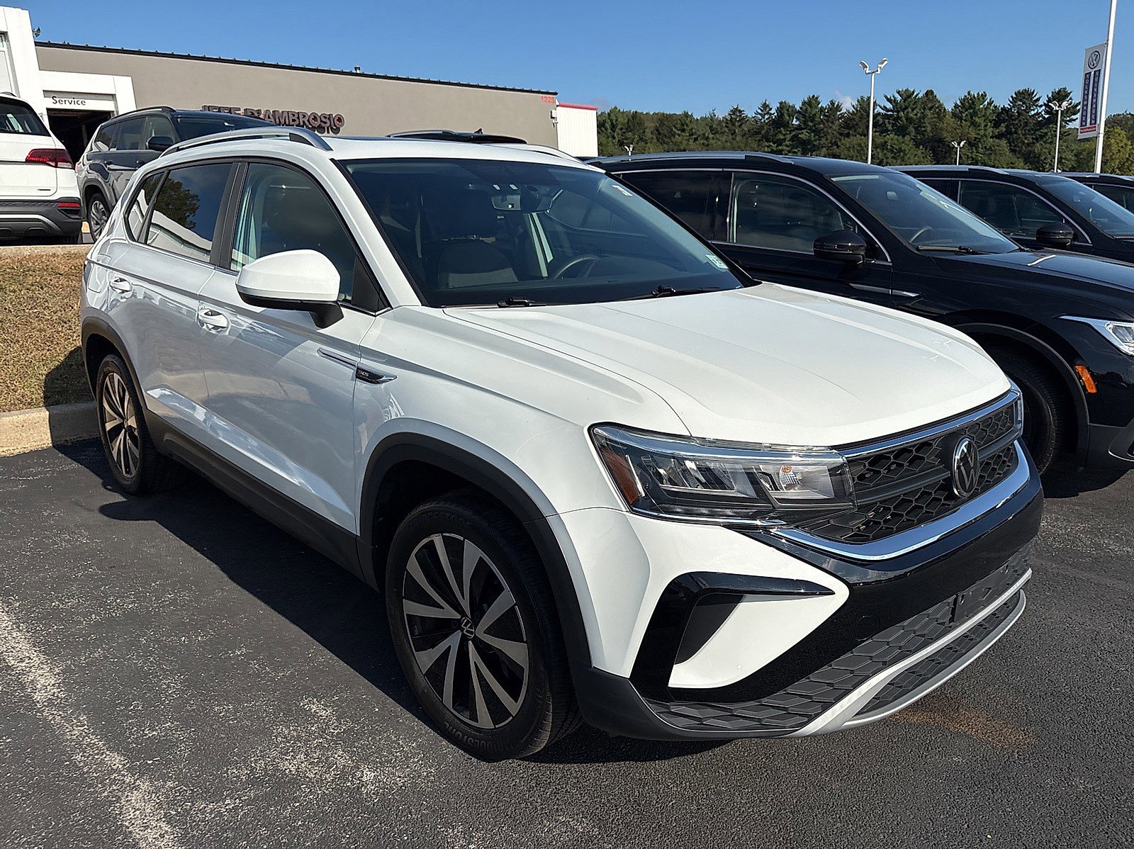 2022 Volkswagen Taos SE photo 3