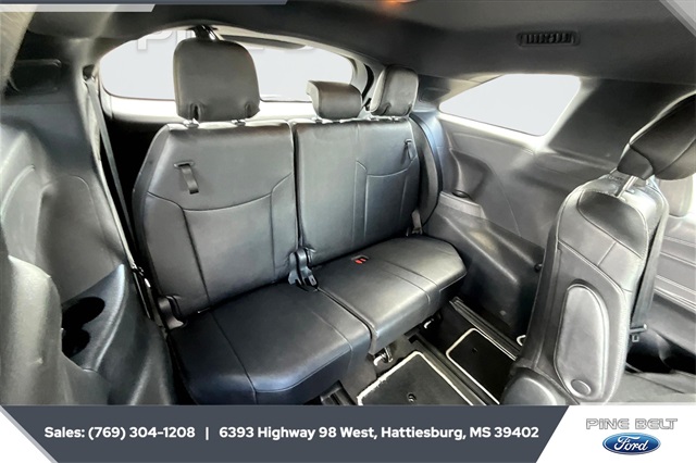 2023 Toyota Sienna XSE photo 18