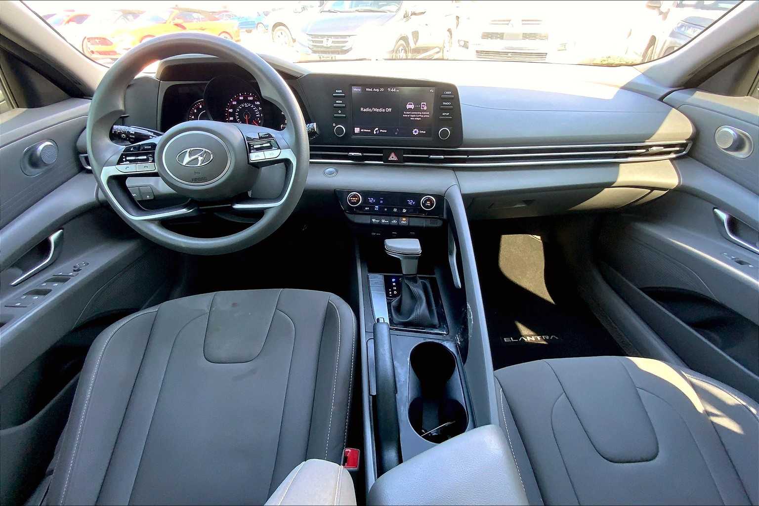 2023 Hyundai Elantra SEL photo 14