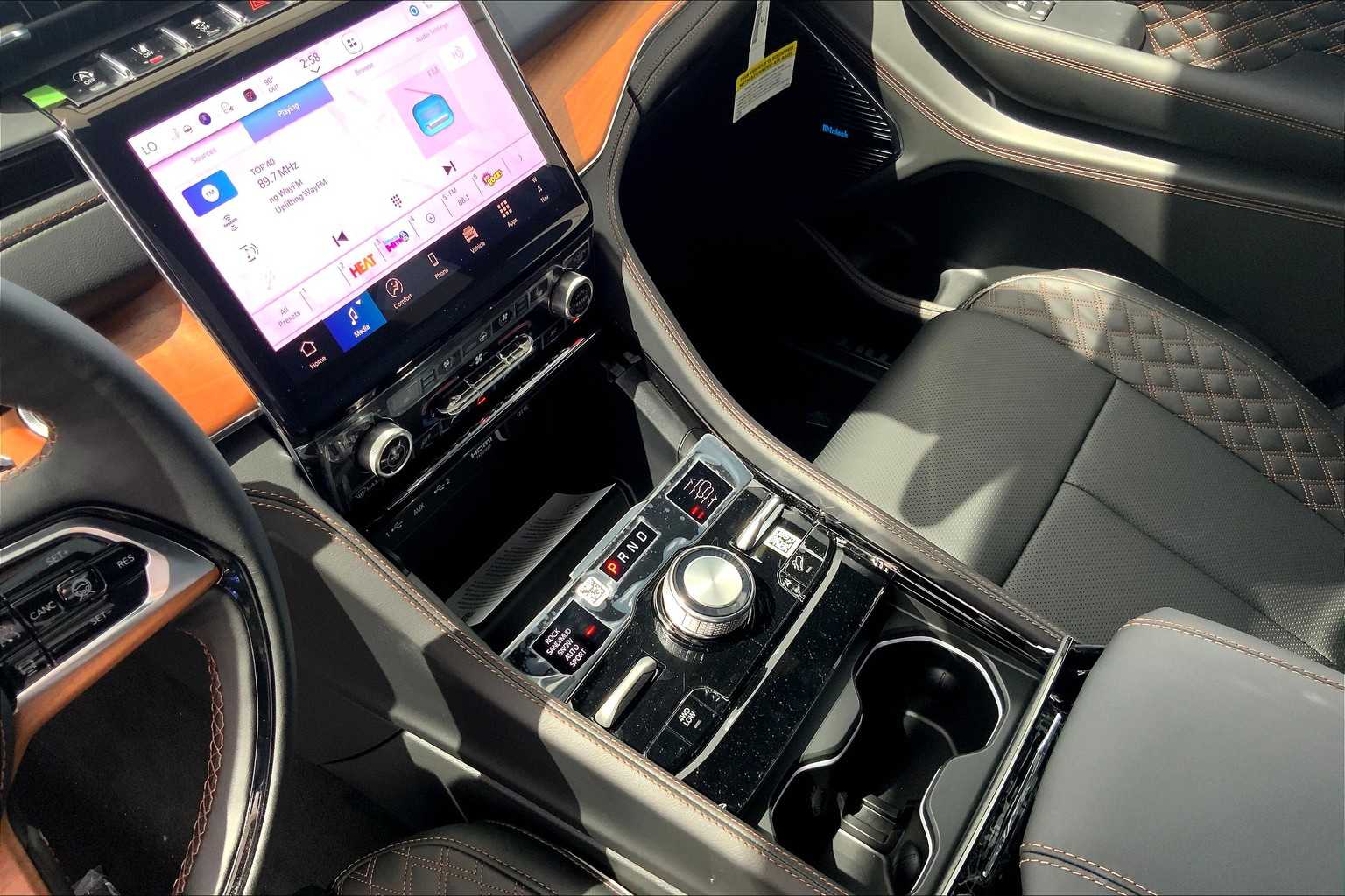 2025 Jeep Grand Cherokee Summit Reserve photo 4