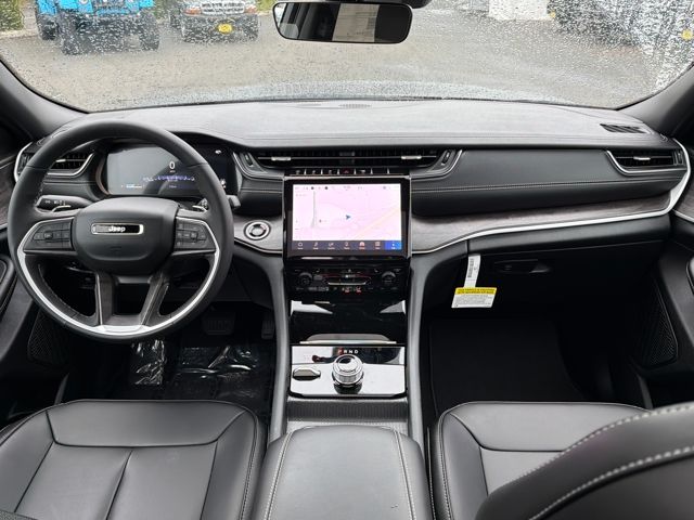 2025 Jeep Grand Cherokee Limited photo 4