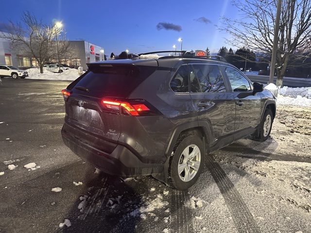 2020 Toyota RAV4 Hybrid XLE photo 2