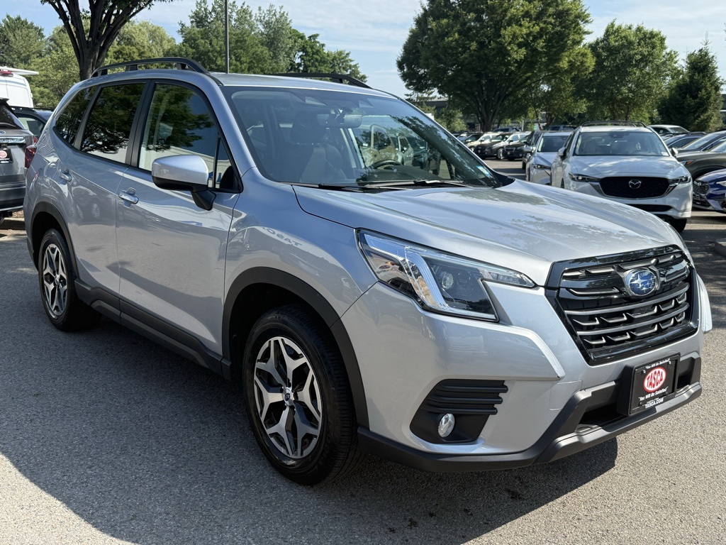 2022 Subaru Forester Premium photo 3