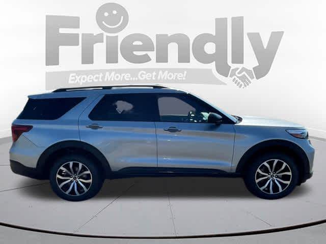 2022 Ford Explorer ST photo 4
