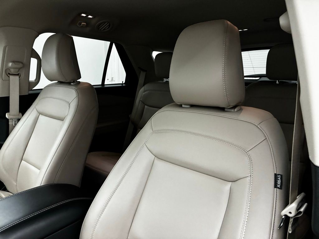 2023 Ford Explorer XLT photo 22