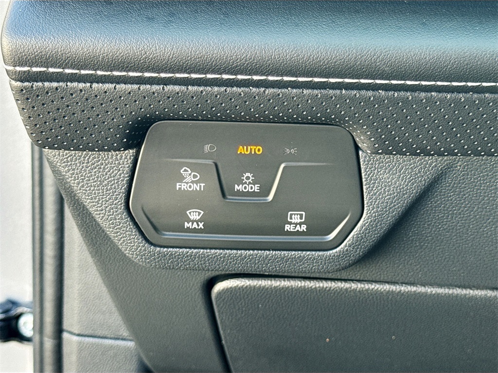 2024 Volkswagen Atlas SE Technology photo 10