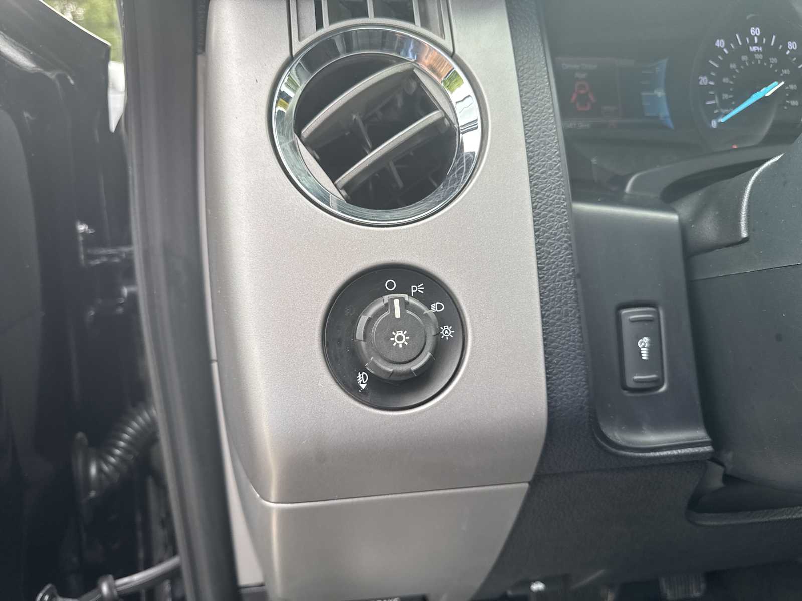 2017 Ford Expedition XLT photo 19