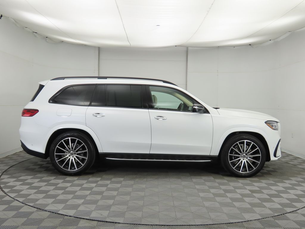 2026 Mercedes Benz GLS 580 4MATIC photo 2