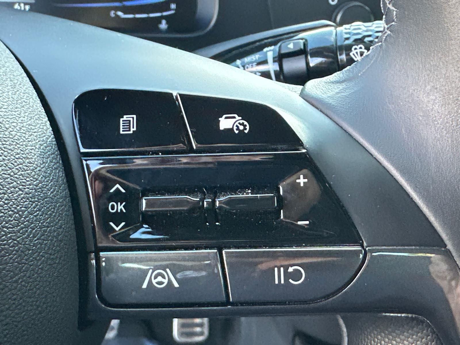 2025 Hyundai Elantra SEL Sport photo 14