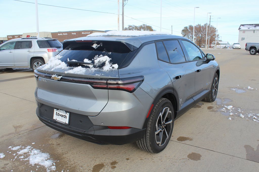 2026 Chevrolet Equinox LT photo 3