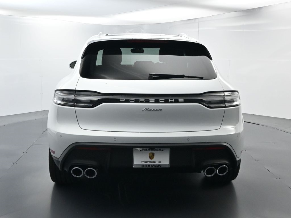 2026 Porsche Macan T photo 10