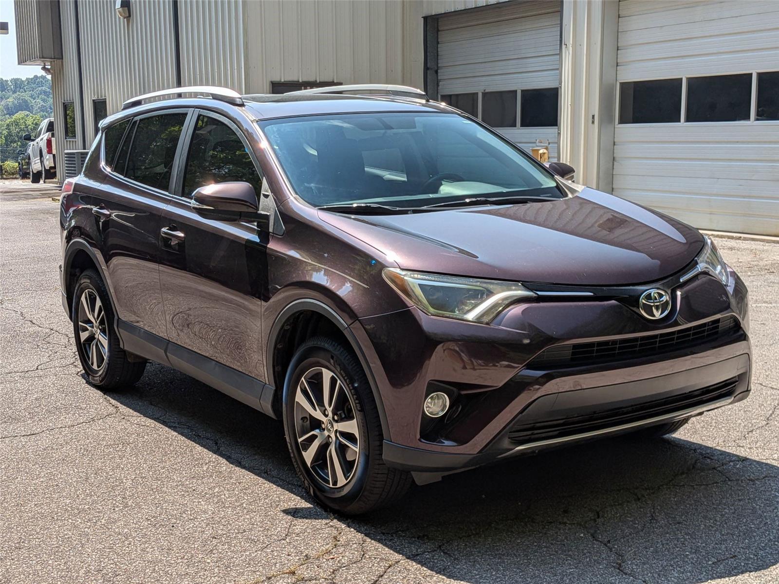 2016 Toyota RAV4 XLE photo 3