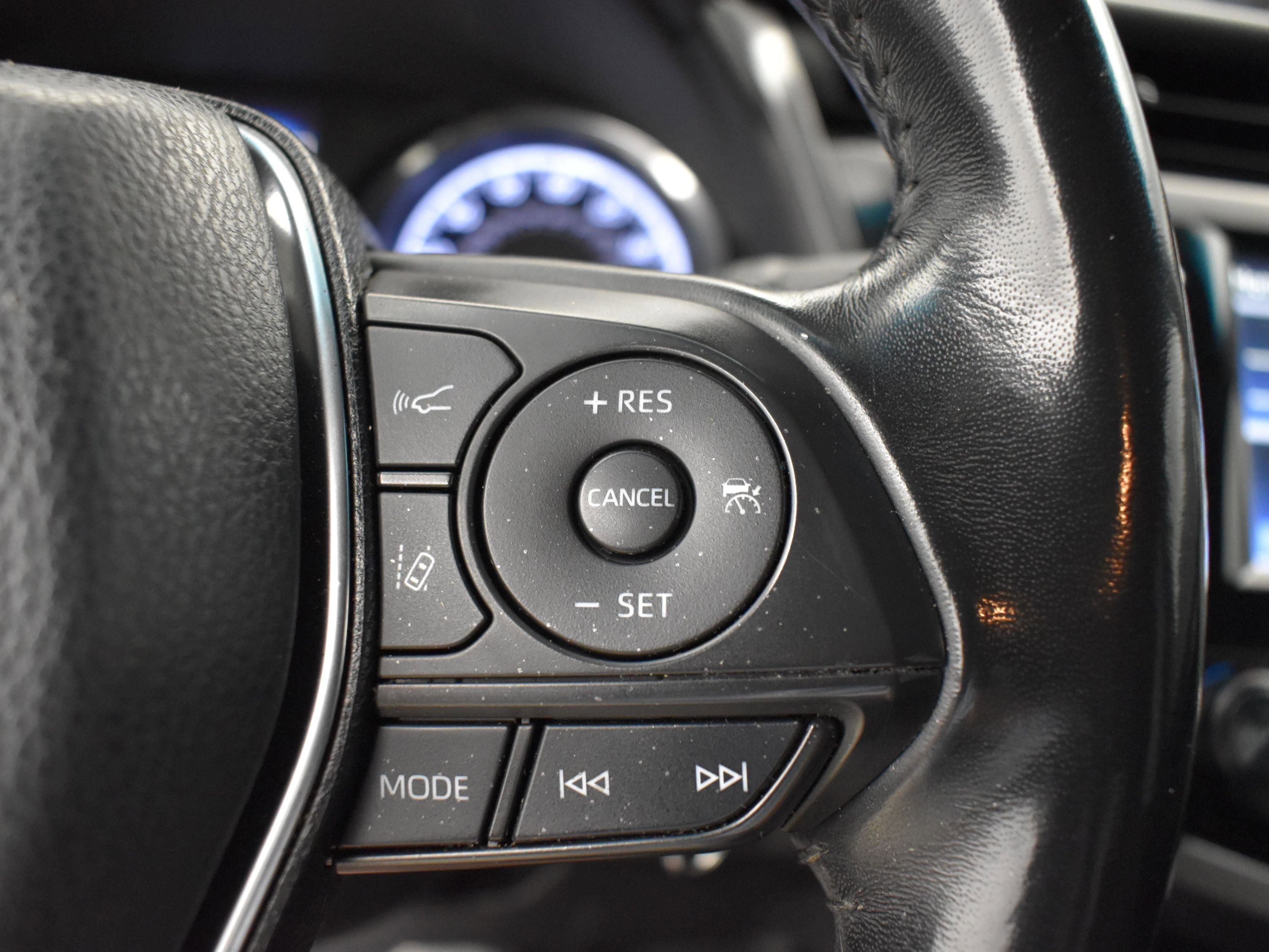 2020 Toyota Camry SE photo 11