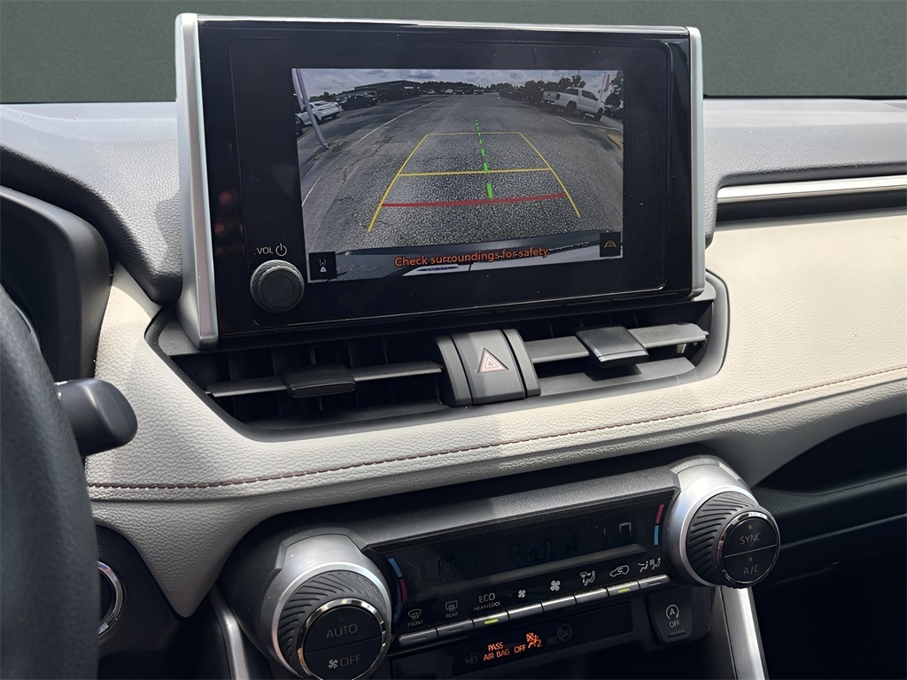 2023 Toyota RAV4 XLE photo 19