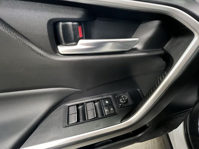2022 Toyota RAV4 XLE photo 16