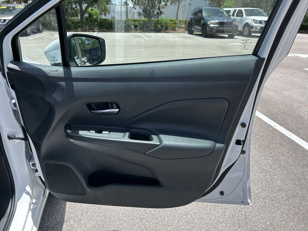 2025 Nissan Versa SV photo 30