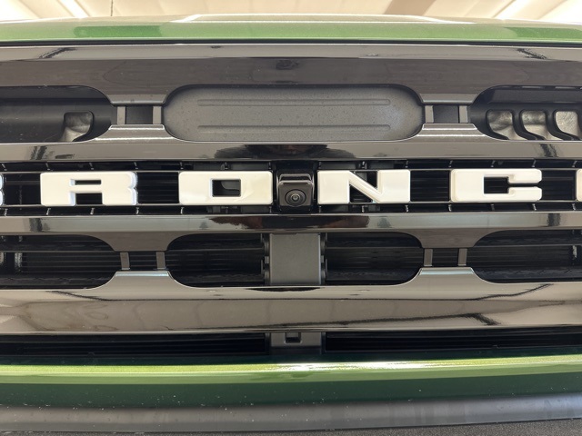 2025 Ford Bronco Outer Banks photo 2