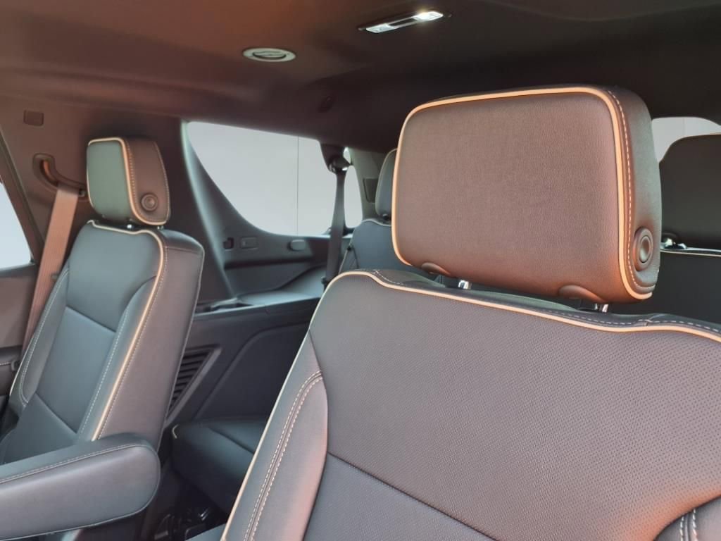 2025 Chevrolet Tahoe Premier photo 12