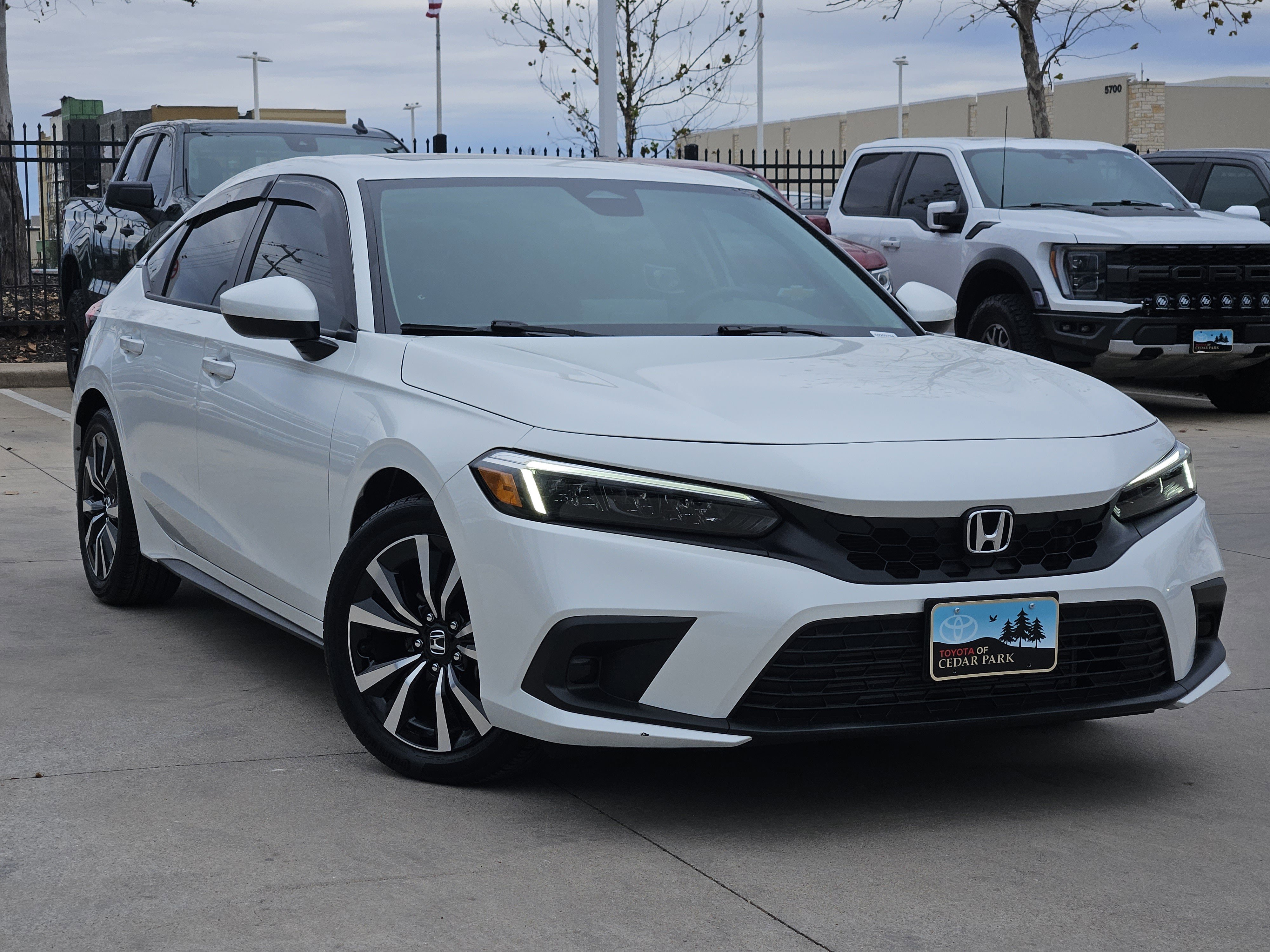 2024 Honda Civic Hatchback EX-L's photo