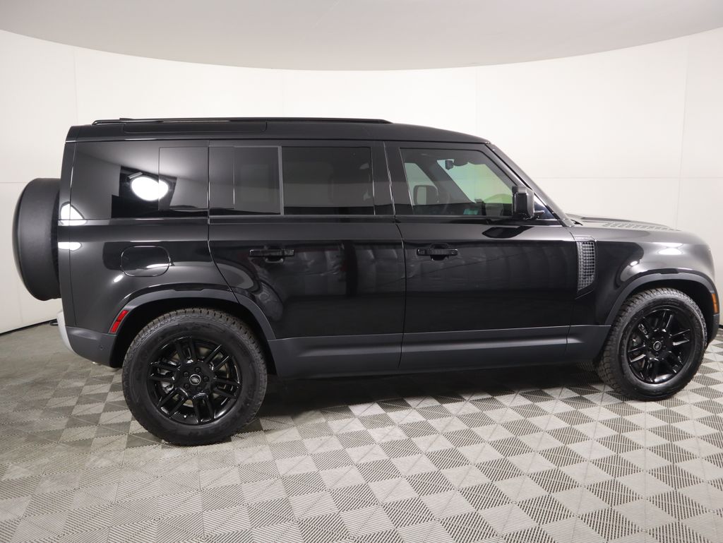 2025 Land Rover Defender 110 S photo 4