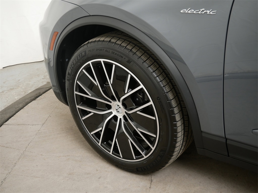 2025 Porsche Macan Electric 4 photo 6