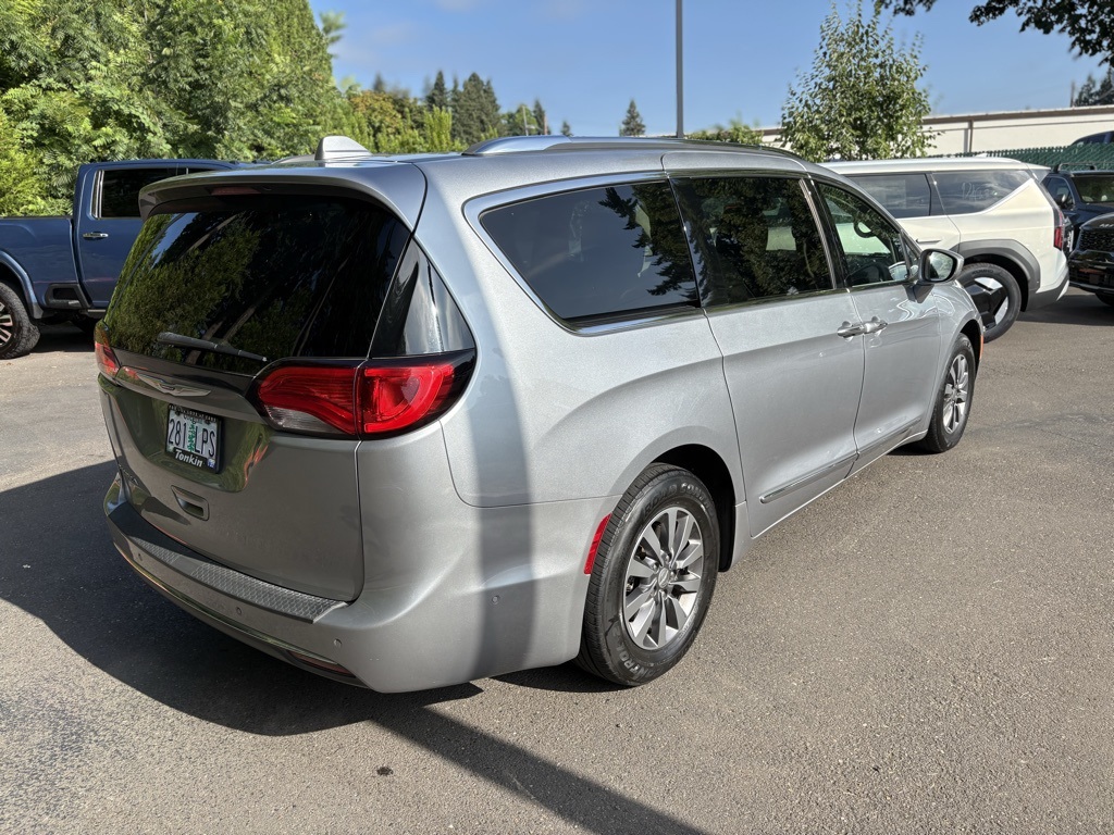 2019 Chrysler Pacifica Touring Plus photo 4