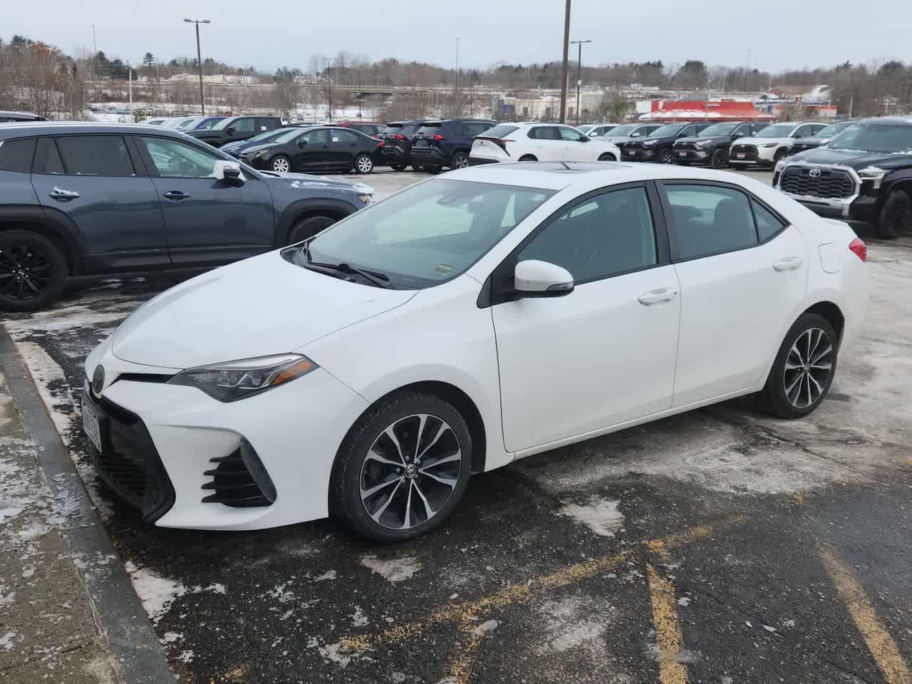 2017 Toyota Corolla SE's photo