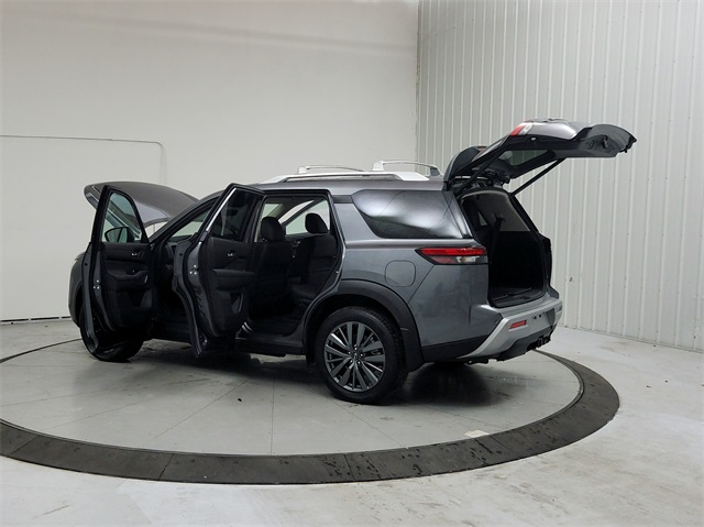 2025 Nissan Pathfinder SL photo 12