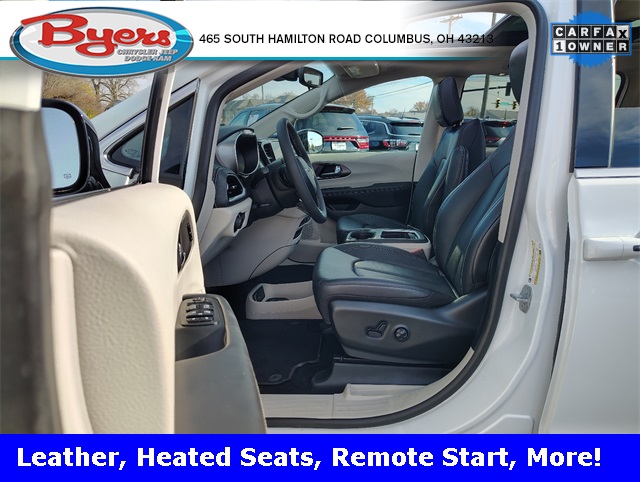 2024 Chrysler Pacifica Touring L photo 2