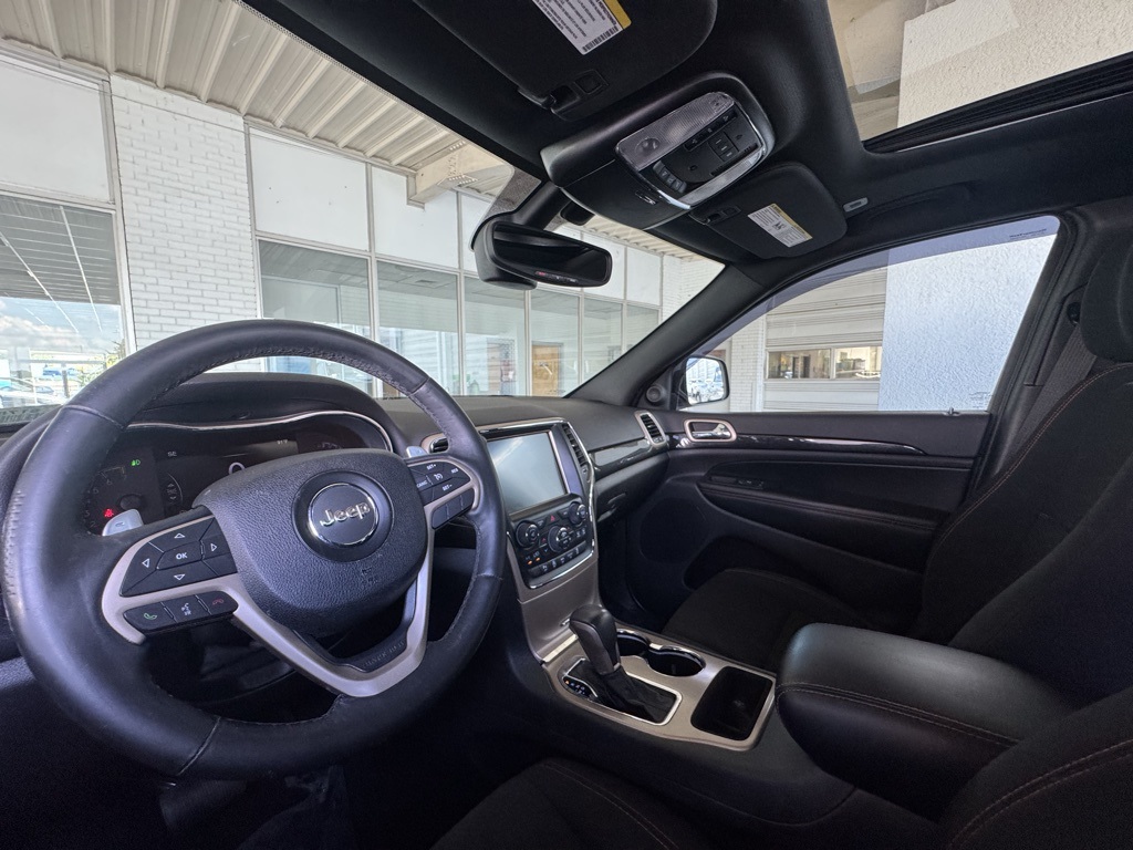 2017 Jeep Grand Cherokee Anniversary Edition photo 11